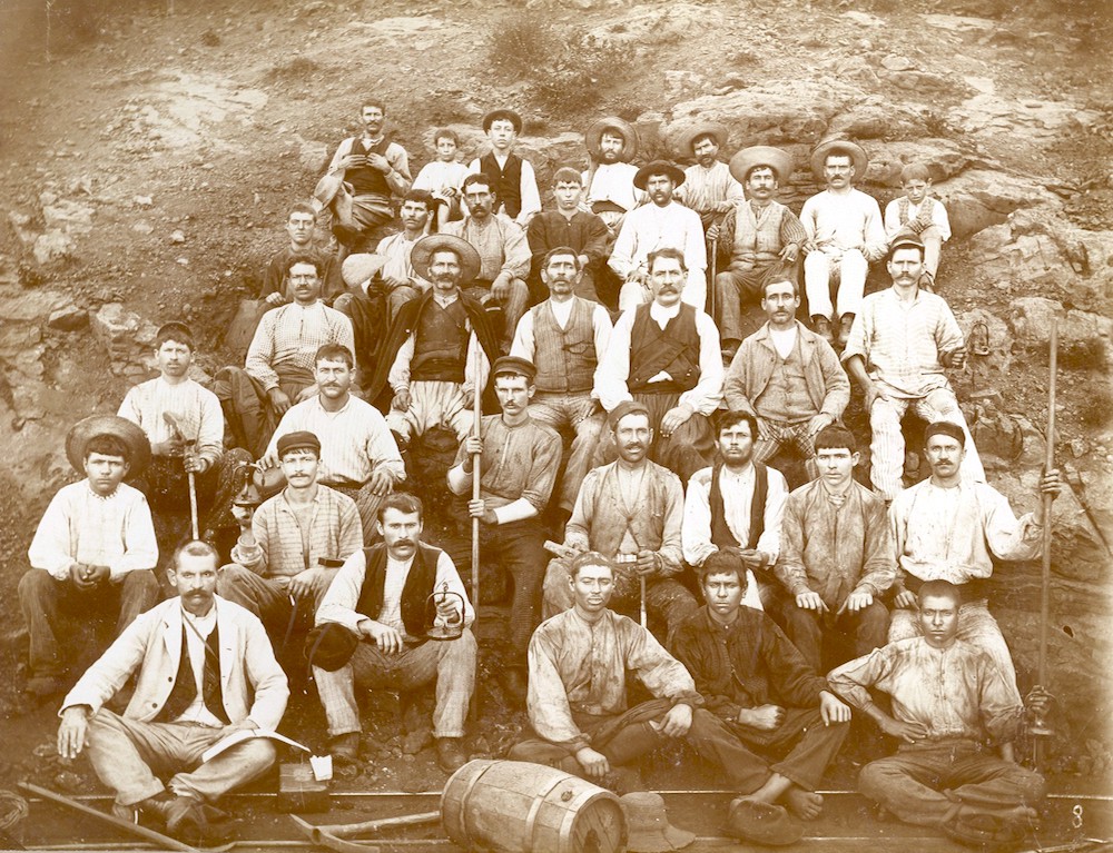 Εργάτες στα λατομεία της Σερίφου, τέλος του 1880.